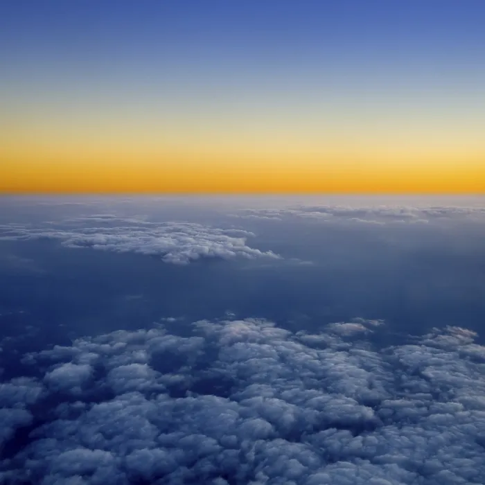 Gerahmter Druck : Über den Wolken. Gerahmter Druck : Über den Wolken.
