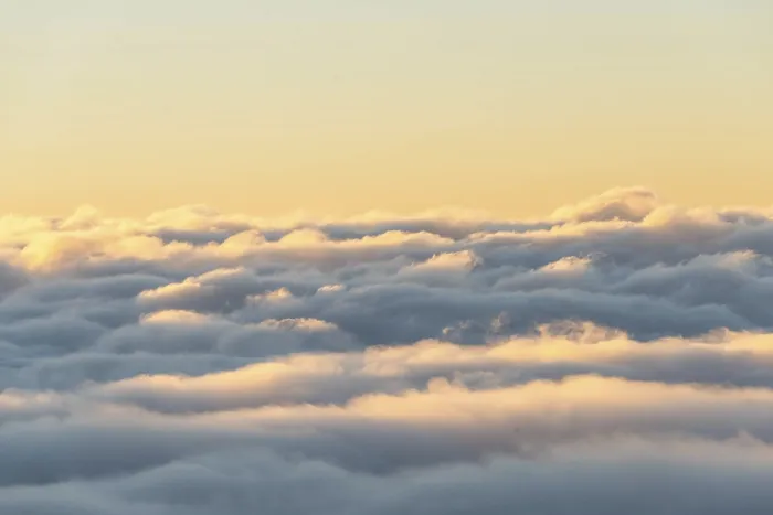 Gerahmter Druck : Wolken von oben, Abendstimmung. Gerahmter Druck : Wolken von oben, Abendstimmung.