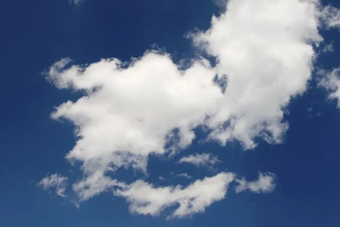 Gerahmter Druck : Himmelwolken in einem blauen Himmel Gerahmter Druck : Himmelwolken in einem blauen Himmel