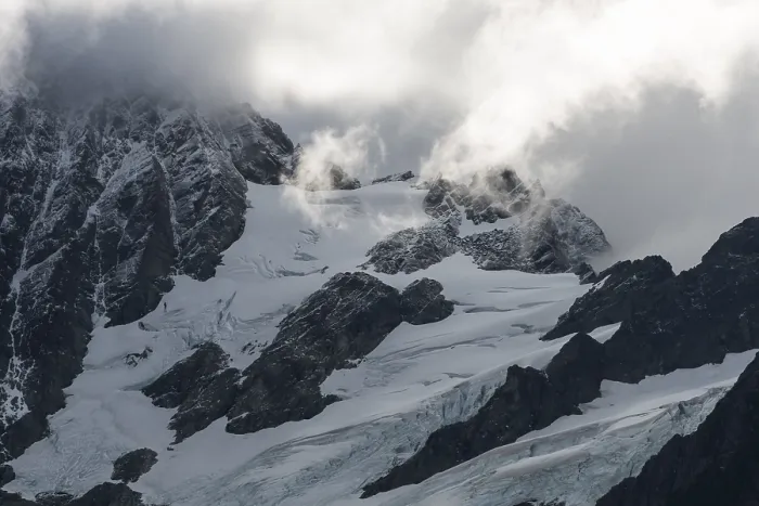 Gerahmter Druck : Wolken über Gletscher mit Schnee. Gerahmter Druck : Wolken über Gletscher mit Schnee.
