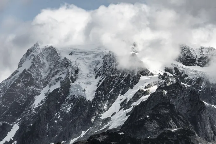 Gerahmter Druck : Wolken über Gletscher mit Schnee. Gerahmter Druck : Wolken über Gletscher mit Schnee.