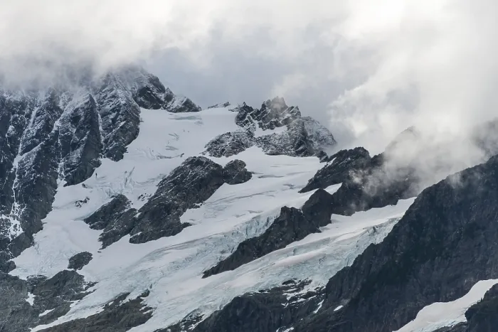Gerahmter Druck : Wolken über Gletscher mit Schnee. Gerahmter Druck : Wolken über Gletscher mit Schnee.