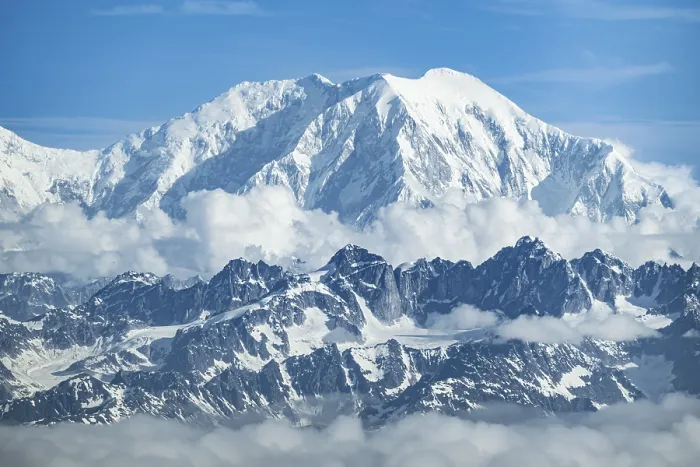 Gerahmter Druck : Wolken über hohen Bergen, Mt Foraker Gerahmter Druck : Wolken über hohen Bergen, Mt Foraker