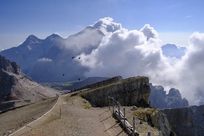 Gerahmter Druck : Wolken an der Spitze des Lagazuoi Gerahmter Druck : Wolken an der Spitze des Lagazuoi