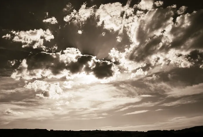 Gerahmter Druck : Wolkenbewölkung mit Sonnenstrahlen. Gerahmter Druck : Wolkenbewölkung mit Sonnenstrahlen.