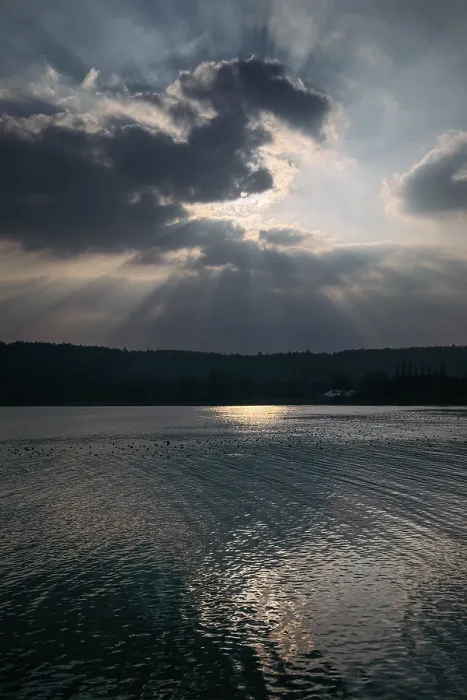 Gerahmter Druck : Wolkenverhang vor dem Bodensee. Gerahmter Druck : Wolkenverhang vor dem Bodensee.