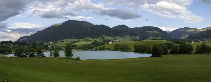 Gerahmter Druck : Wolkenverhang über dem Putterersee. Gerahmter Druck : Wolkenverhang über dem Putterersee.