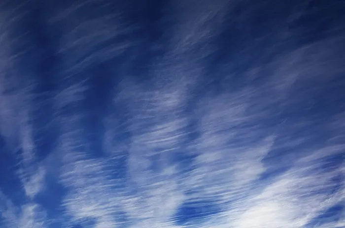 Gerahmter Druck : Wolkiger Himmel, Cirruswolken oder Federwolken. Gerahmter Druck : Wolkiger Himmel, Cirruswolken oder Federwolken.