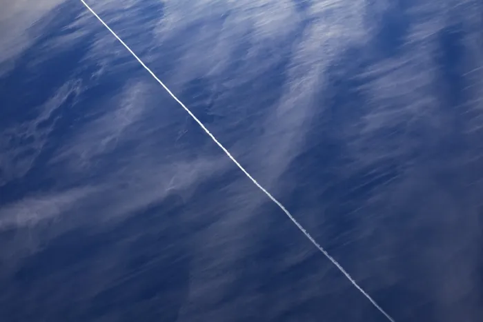 Gerahmter Druck : Wolkenloser Himmel mit Contrails, Cirruswolken oder Federwolken. Gerahmter Druck : Wolkenloser Himmel mit Contrails, Cirruswolken oder Federwolken.
