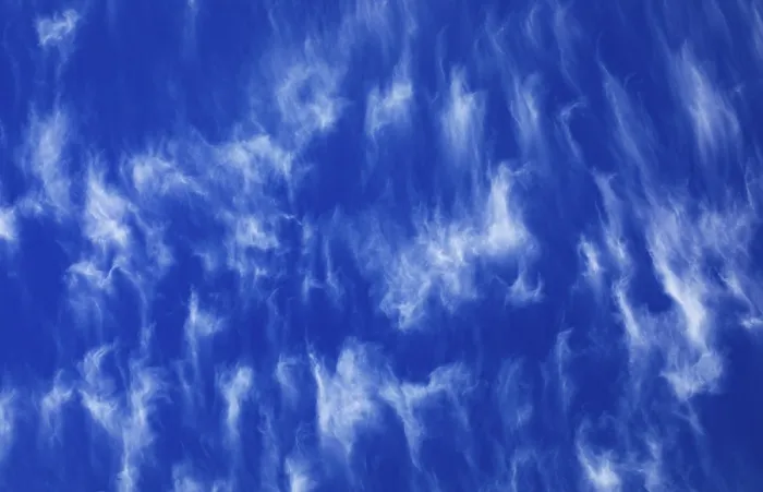 Gerahmter Druck : Wolkeniger Himmel mit Federnwolken. Gerahmter Druck : Wolkeniger Himmel mit Federnwolken.