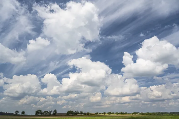 Gerahmter Druck : Wolkenhimmel über Feldern, Tharandt.