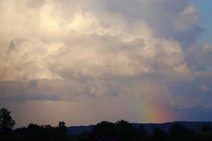 Gerahmter Druck : Wolkenloser Himmel, Regenbogen, Sommer, Deutschland. Gerahmter Druck : Wolkenloser Himmel, Regenbogen, Sommer, Deutschland.