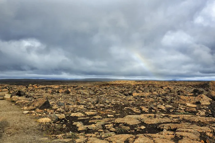 Gerahmter Druck : Wolkenhimmel über vegetationslosem Landschaft. Gerahmter Druck : Wolkenhimmel über vegetationslosem Landschaft.