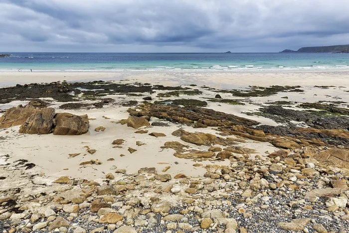 Gerahmter Druck : Küste mit Felsen und Sandstrand. Gerahmter Druck : Küste mit Felsen und Sandstrand.