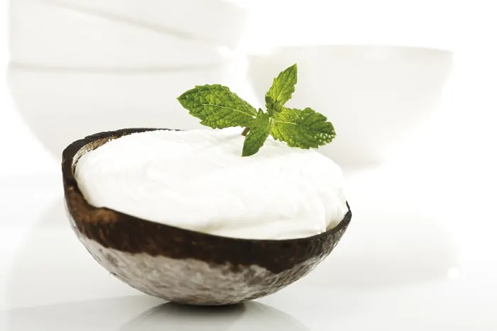 Gerahmter Druck : Kokos-Eis in einer Kokosnuss. Gerahmter Druck : Kokos-Eis in einer Kokosnuss.