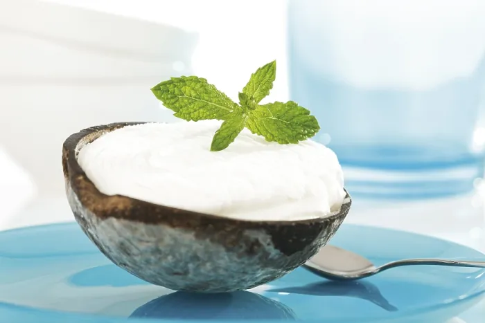 Gerahmter Druck : Kokos-Eis in einer Kokosnuss. Gerahmter Druck : Kokos-Eis in einer Kokosnuss.