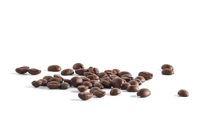 Gerahmter Druck : Kaffeebohnen verteilt auf weißem Hintergrund. Gerahmter Druck : Kaffeebohnen verteilt auf weißem Hintergrund.