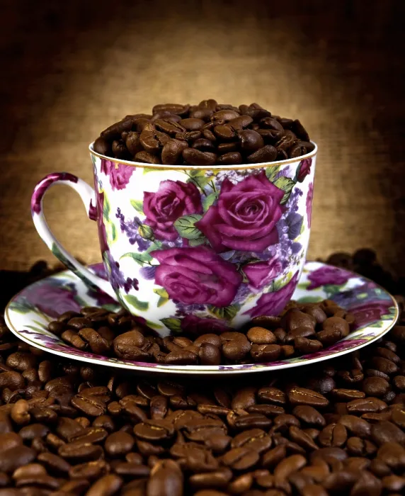 Gerahmter Druck : Tassen von Kaffee und Kaffeebohnen in einem Quadrat. Gerahmter Druck : Tassen von Kaffee und Kaffeebohnen in einem Quadrat.