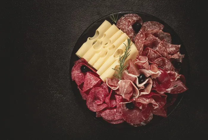 Gerahmter Druck : Kalte Schinken, Vorspeise, Prosciutto Gerahmter Druck : Kalte Schinken, Vorspeise, Prosciutto