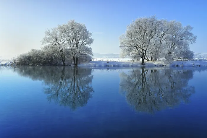 Gerahmter Druck : Kalter Winterntag am Fluss Saale. Gerahmter Druck : Kalter Winterntag am Fluss Saale.