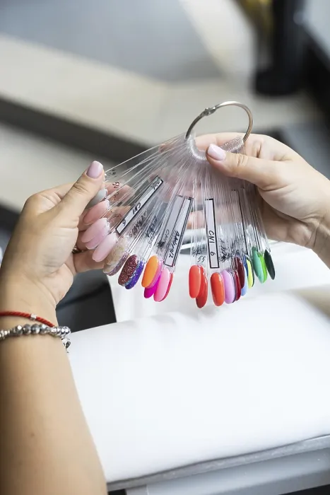 Gerahmter Druck : Sammelung von Nagellackfarbenproben Gerahmter Druck : Sammelung von Nagellackfarbenproben