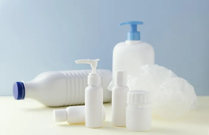 Gerahmter Druck : Plastikflaschen-Sammlung Gerahmter Druck : Plastikflaschen-Sammlung