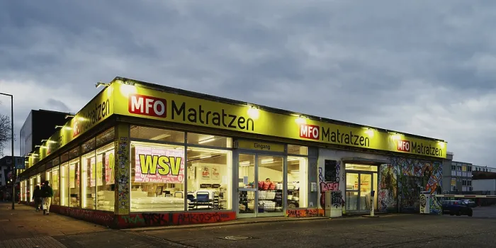 Gerahmter Druck : Köln, Deutschland, 01. Februar 2023: Bau des Köln-Ehrenfeld-Standorts der Matratzen-Diskounter MFO Matratzen Gerahmter Druck : Köln, Deutschland, 01. Februar 2023: Bau des Köln-Ehrenfeld-Standorts der Matratzen-Diskounter MFO Matratzen