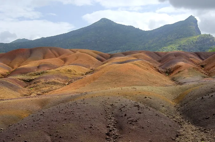 Gerahmter Druck : Farben Erdreich von Chamarel, Mauritius. Gerahmter Druck : Farben Erdreich von Chamarel, Mauritius.