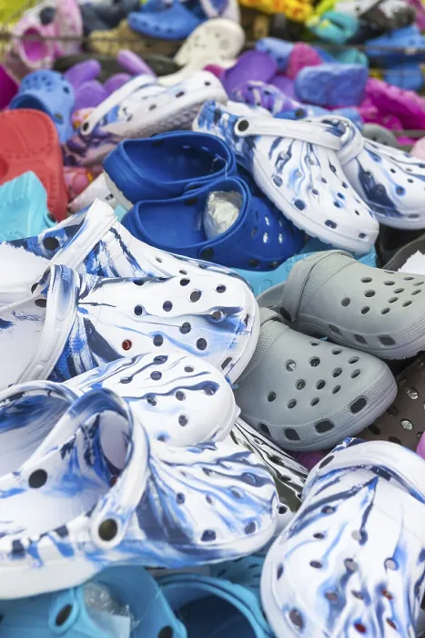 Gerahmter Druck : Viele farbenfrohe Flip-Flops Gerahmter Druck : Viele farbenfrohe Flip-Flops