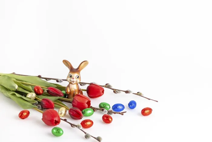 Gerahmter Druck : Farbenfrohe Ostereier, ein Hase. Gerahmter Druck : Farbenfrohe Ostereier, ein Hase.