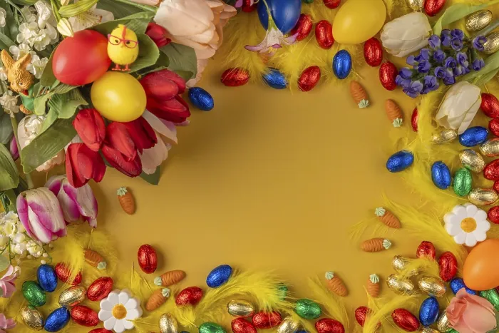 Gerahmter Druck : Farbenfrohes Osterei mit Frühlingsblumen. Gerahmter Druck : Farbenfrohes Osterei mit Frühlingsblumen.