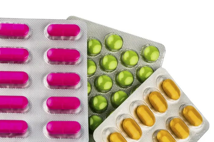 Gerahmter Druck : Farbige Tabletten in Blisterpackung. Gerahmter Druck : Farbige Tabletten in Blisterpackung.