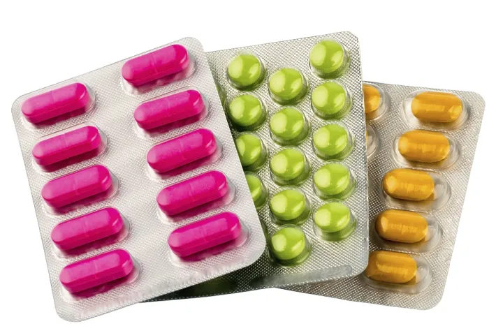 Gerahmter Druck : Farbige Tabletten in Blisterverpackung. Gerahmter Druck : Farbige Tabletten in Blisterverpackung.