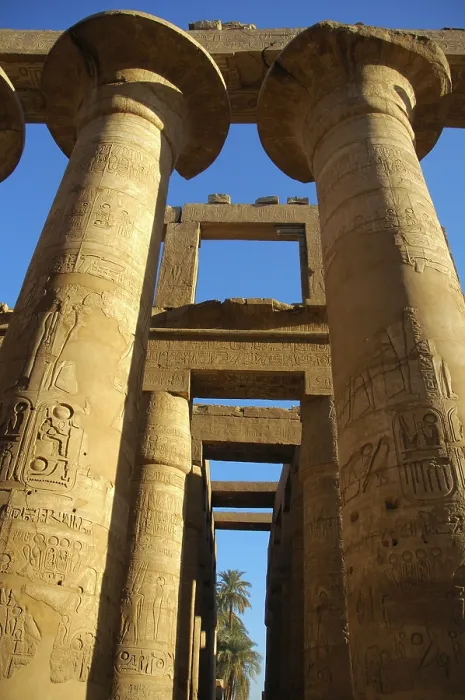 Gerahmter Druck : Säulen im Tempelkomplex von Karnak