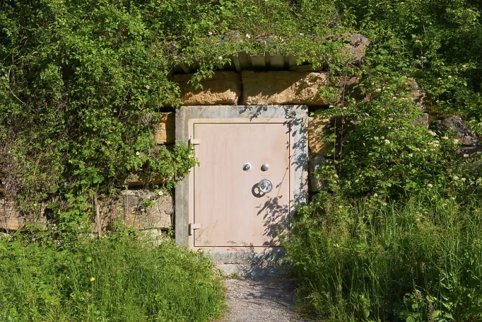 Gerahmter Druck : Kombinationsschloss-Safe mit Steinfassung. Gerahmter Druck : Kombinationsschloss-Safe mit Steinfassung.