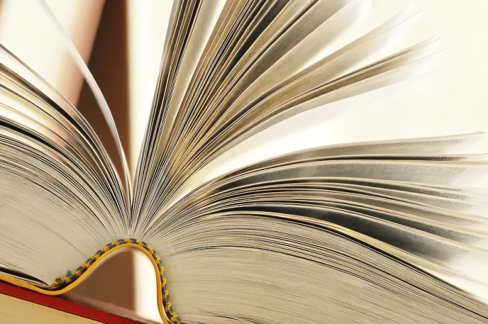 Gerahmter Druck : Komposition mit Büchern auf dem Tisch. Gerahmter Druck : Komposition mit Büchern auf dem Tisch.
