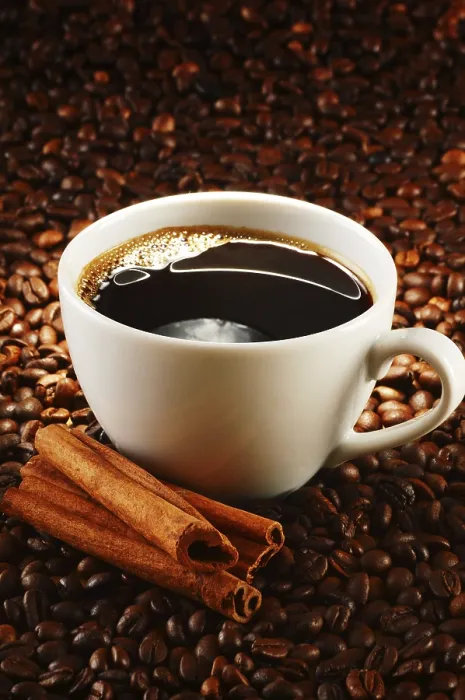 Gerahmter Druck : Komposition mit Kaffeebecher und Bohnen. Gerahmter Druck : Komposition mit Kaffeebecher und Bohnen.