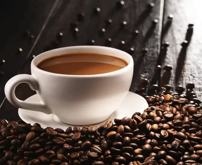 Gerahmter Druck : Komposition mit Tasse Kaffee und Bohnen. Gerahmter Druck : Komposition mit Tasse Kaffee und Bohnen.