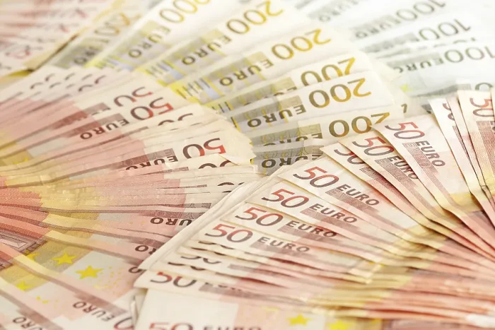 Gerahmter Druck : Komposition mit Euro-Scheinen. Gerahmter Druck : Komposition mit Euro-Scheinen.