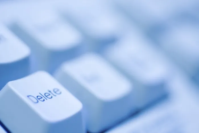 Gerahmter Druck : Computer-Tastatur in blauer Farbe. Gerahmter Druck : Computer-Tastatur in blauer Farbe.
