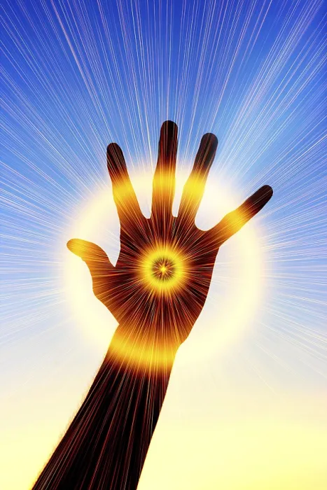 Gerahmter Druck : Das konzeptionelle Bild einer Hand, die Strahlen von Licht abstrahlt. Gerahmter Druck : Das konzeptionelle Bild einer Hand, die Strahlen von Licht abstrahlt.
