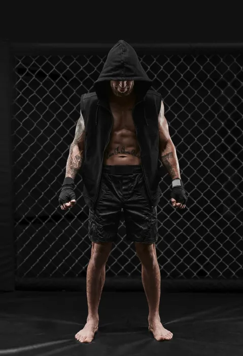 Gerahmter Druck : Konzeptionelles Bild eines Kickboxers. Gerahmter Druck : Konzeptionelles Bild eines Kickboxers.