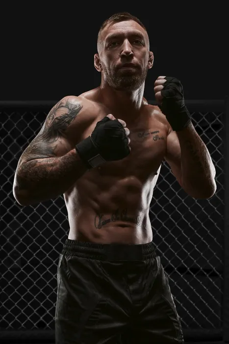 Gerahmter Druck : Konzeptionelles Bild eines Kickboxers. Gerahmter Druck : Konzeptionelles Bild eines Kickboxers.