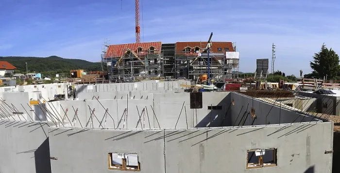 Gerahmter Druck : Betonarbeiten auf einem Baustellen. Gerahmter Druck : Betonarbeiten auf einem Baustellen.