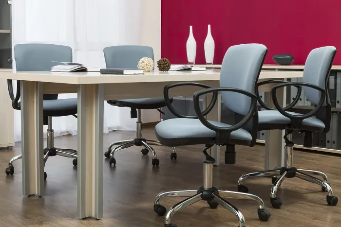 Gerahmter Druck : Konferenztisch in einem modernen Büro. Gerahmter Druck : Konferenztisch in einem modernen Büro.