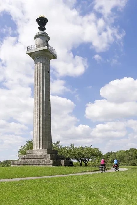 Gerahmter Druck : Verfassungssäule, Gaibach, Weg.