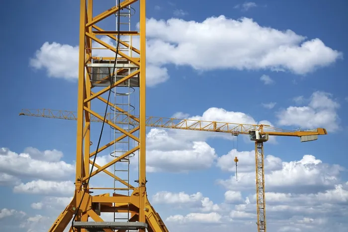 Gerahmter Druck : Baggerkrane auf Baustelle Gerahmter Druck : Baggerkrane auf Baustelle