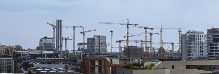 Gerahmter Druck : Baukranen in der Hafencity. Gerahmter Druck : Baukranen in der Hafencity.