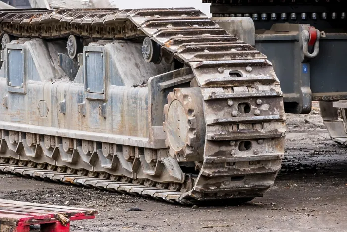 Gerahmter Druck : Baumaschine mit Kettenschlitten. Gerahmter Druck : Baumaschine mit Kettenschlitten.