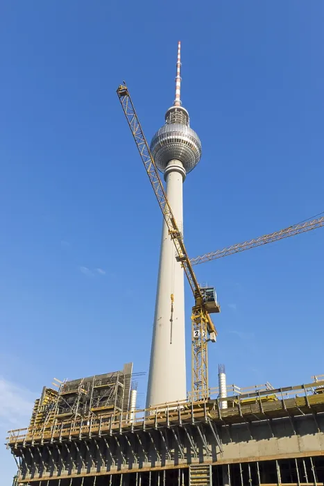 Gerahmter Druck : Baubetrieb am Alexanderplatz in Berlin. Gerahmter Druck : Baubetrieb am Alexanderplatz in Berlin.